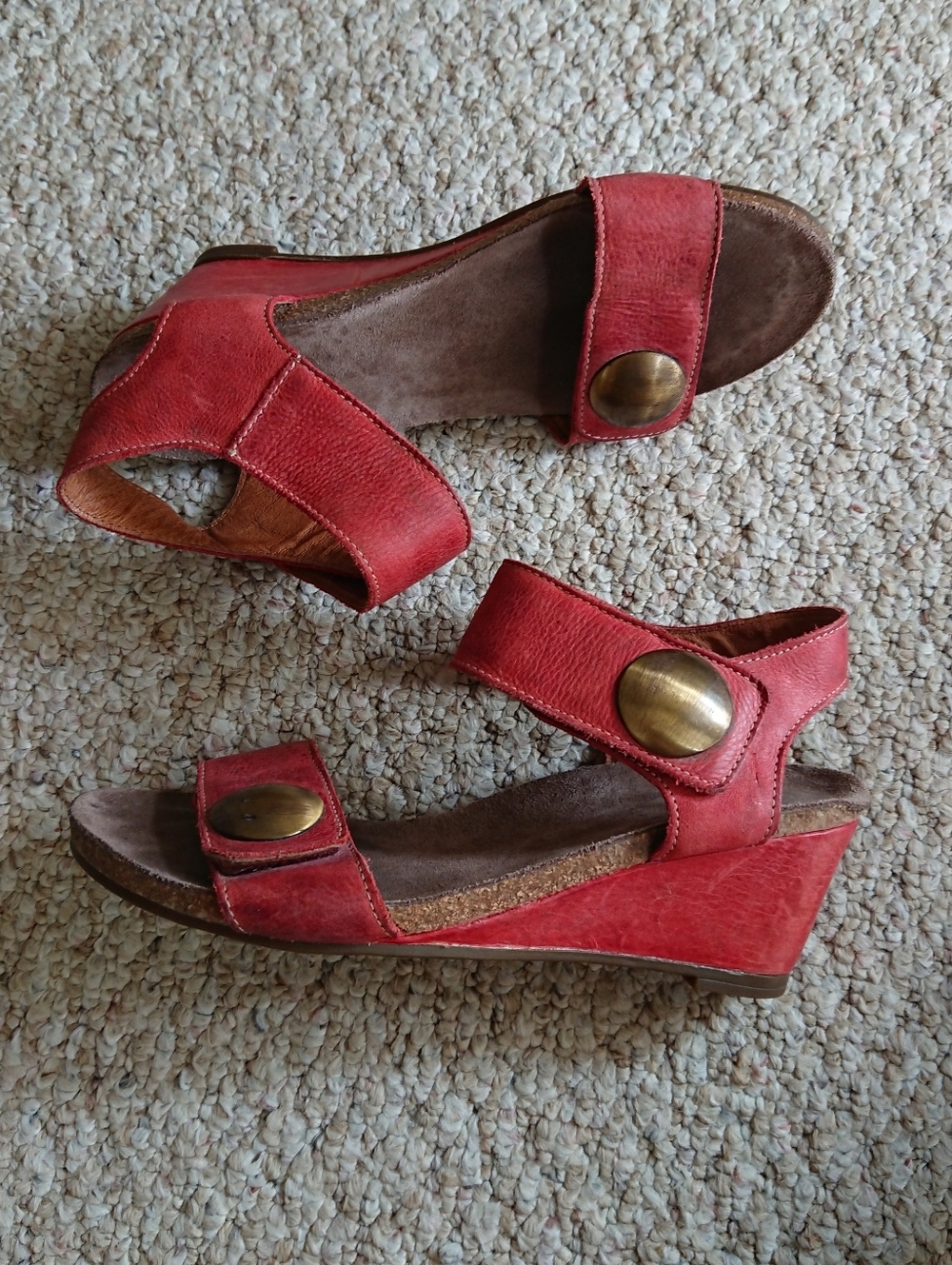 Taos Footwear the Carousel 3 Leather Ornamented Wedge Sandals in read size 7.5